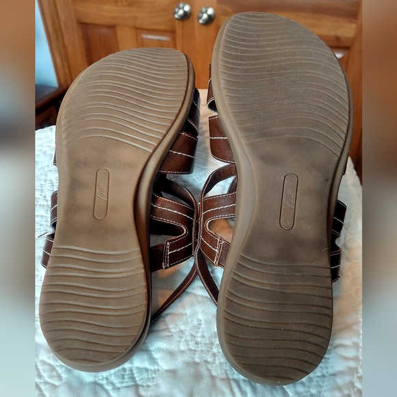 Yuu Slingback Brown 1 1/2" Heel Summer Sandals, Size 11W Like New - Picture 6 of 7